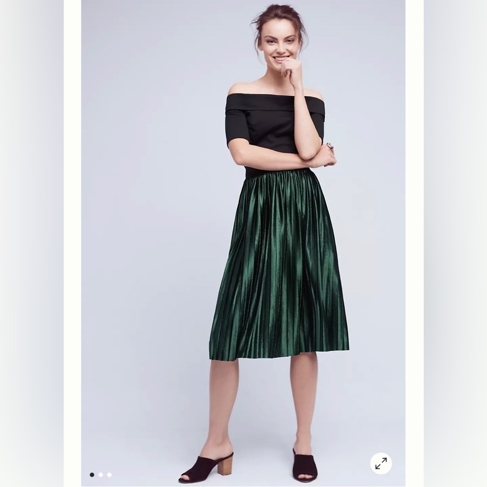 Anthropologie Lili’s Closet Pleated Velvet Skirt in Dark Green